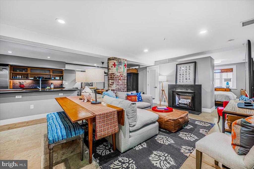 1210 QUEEN STREET Unit: 1
