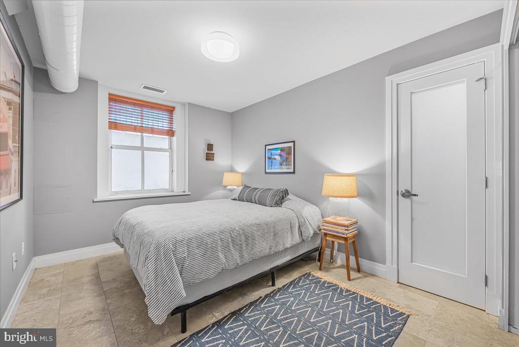1210 QUEEN STREET Unit: 1