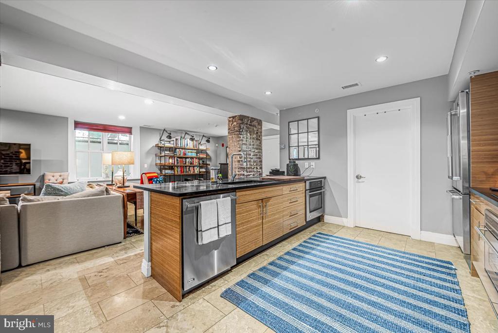 1210 QUEEN STREET Unit: 1