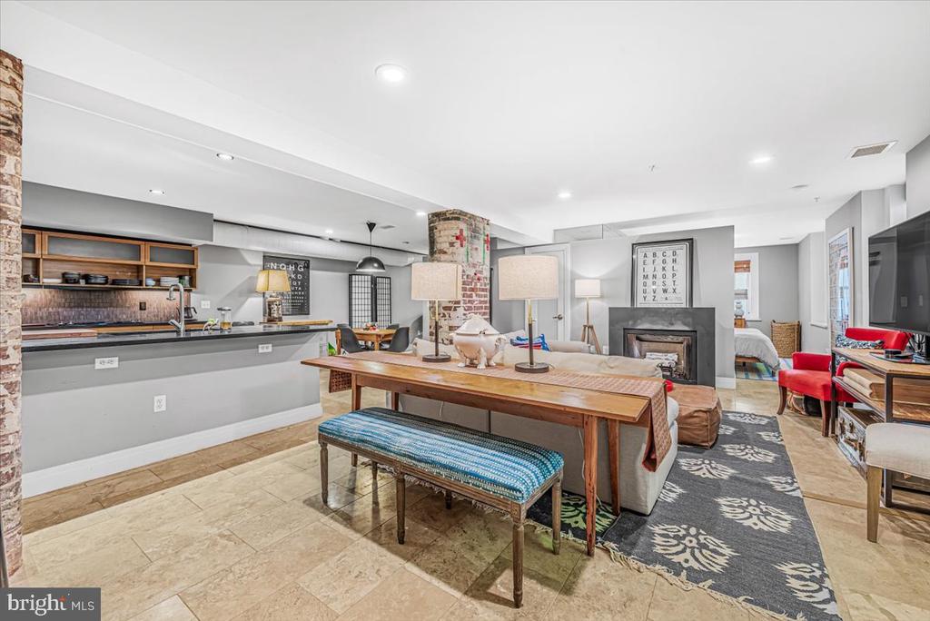 1210 QUEEN STREET Unit: 1