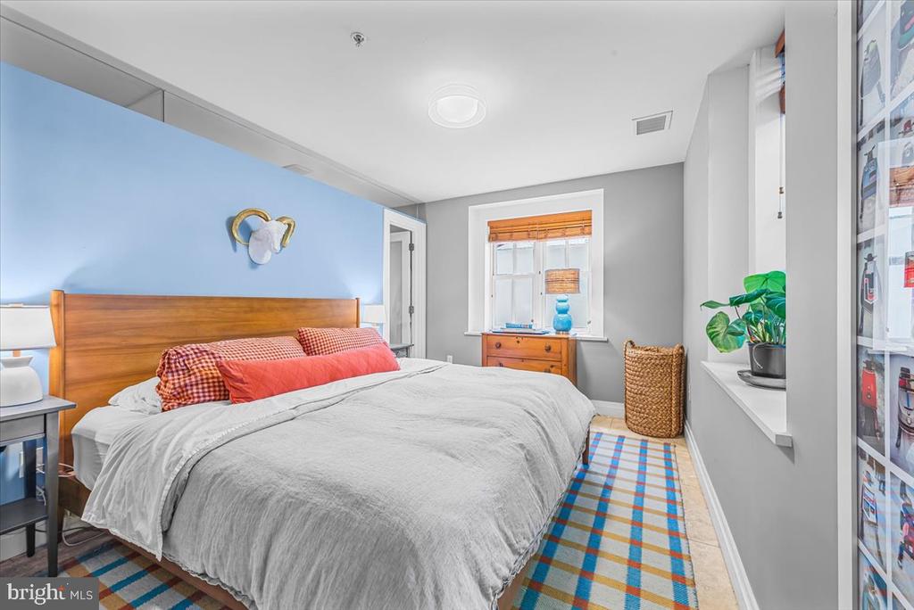 1210 QUEEN STREET Unit: 1