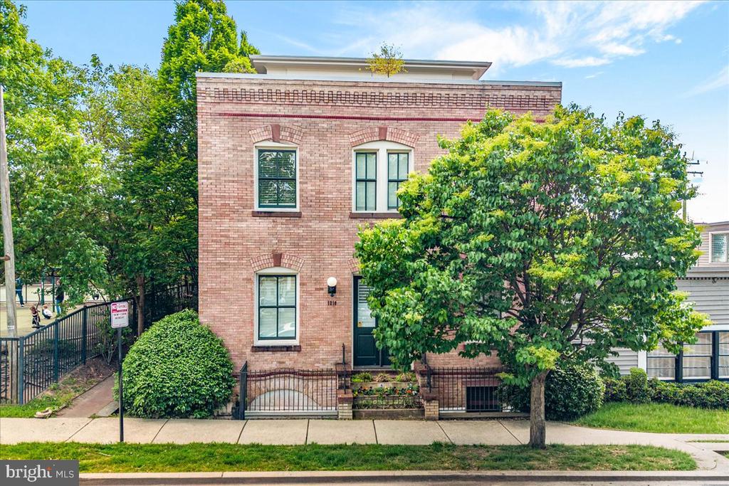 1210 QUEEN STREET Unit: 1