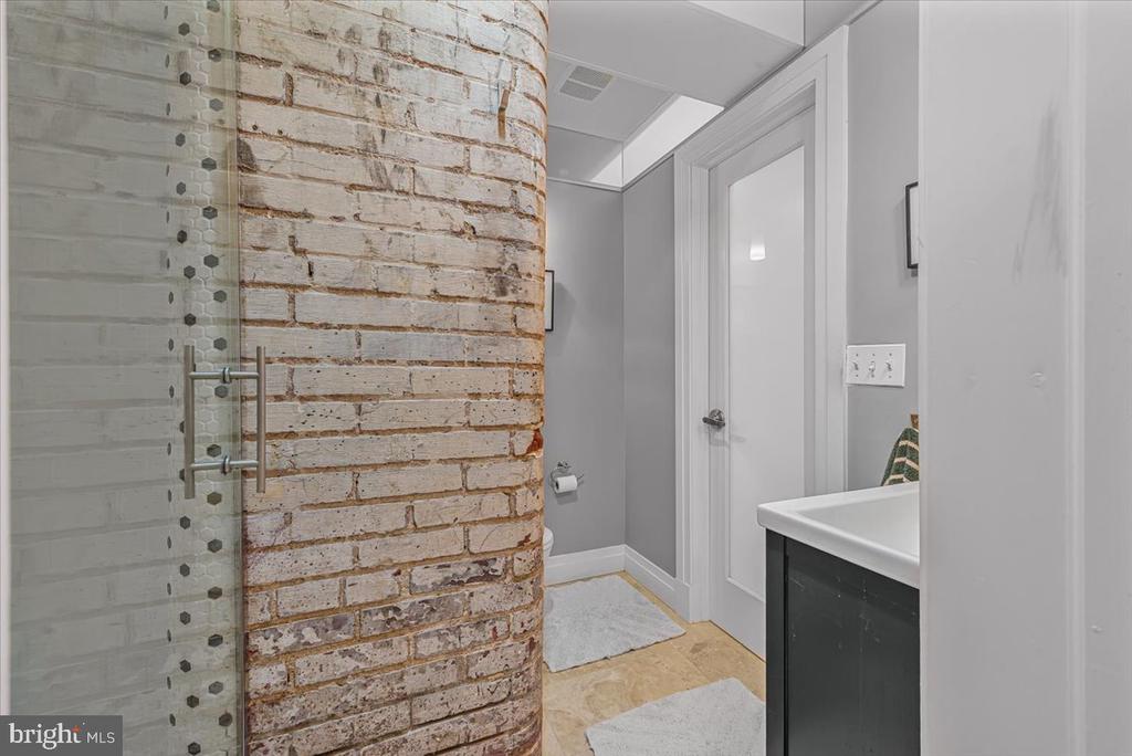 1210 QUEEN STREET Unit: 1