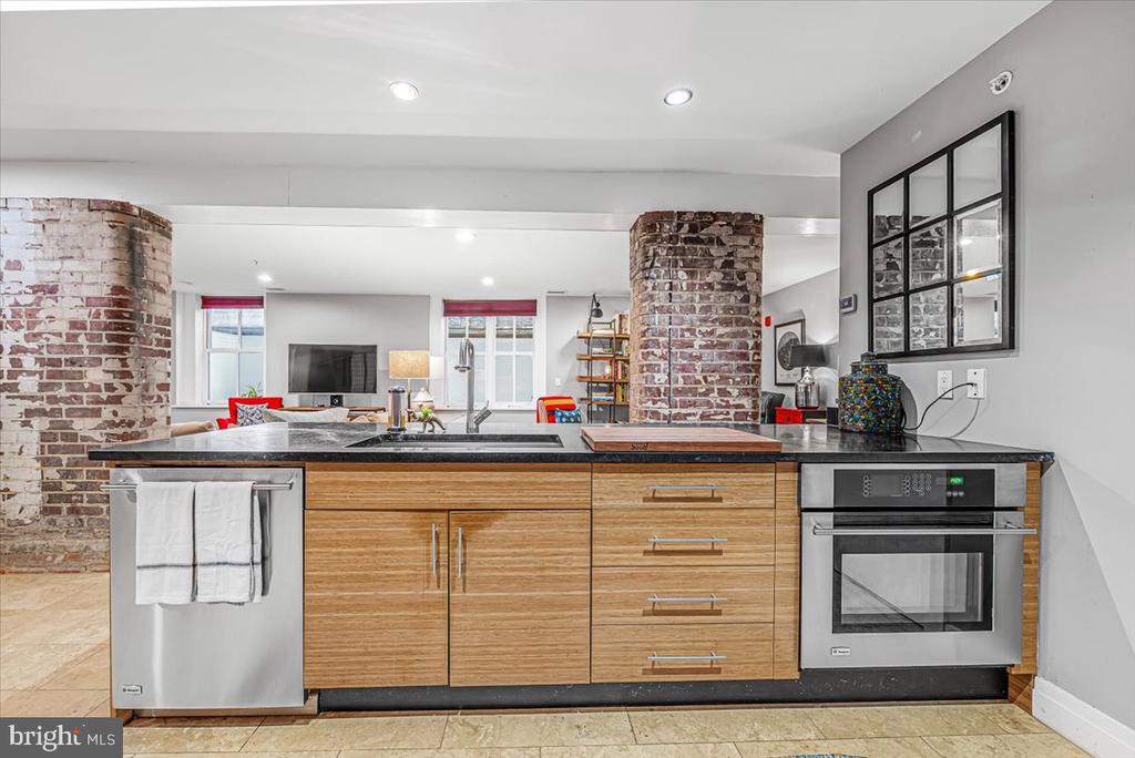 1210 QUEEN STREET Unit: 1