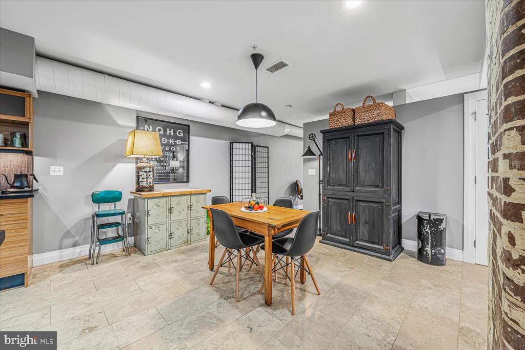 1210 QUEEN STREET Unit: 1