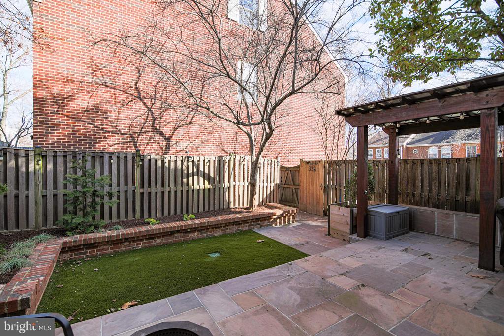 332 S ALFRED STREET
