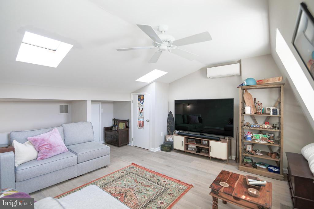 332 S ALFRED STREET