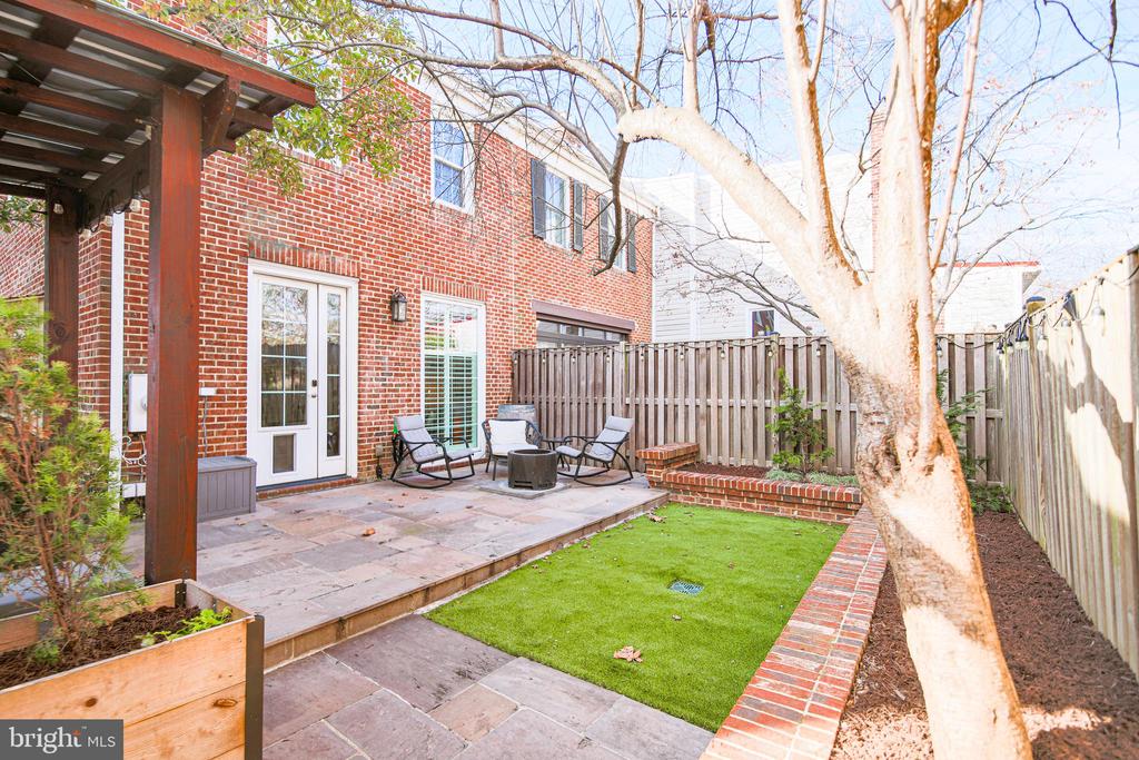 332 S ALFRED STREET