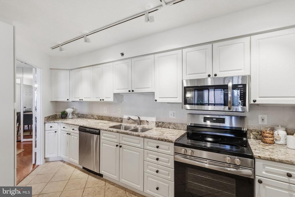 2181 JAMIESON AVENUE Unit: 805