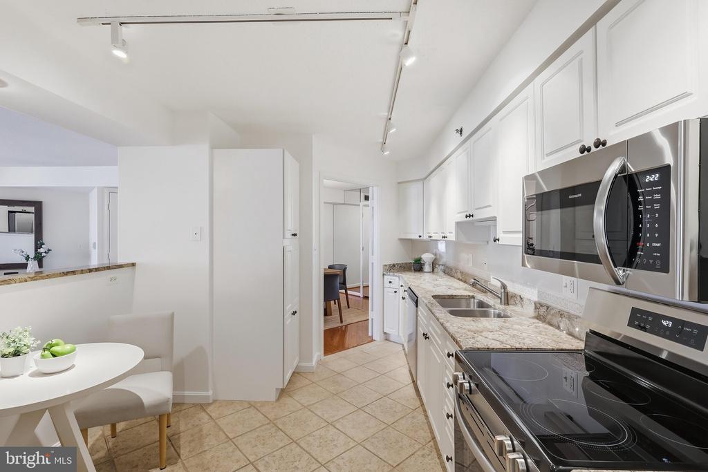 2181 JAMIESON AVENUE Unit: 805