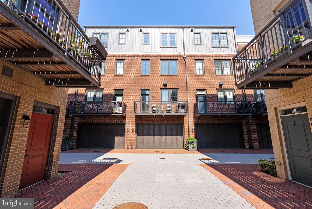 304 S UNION STREET