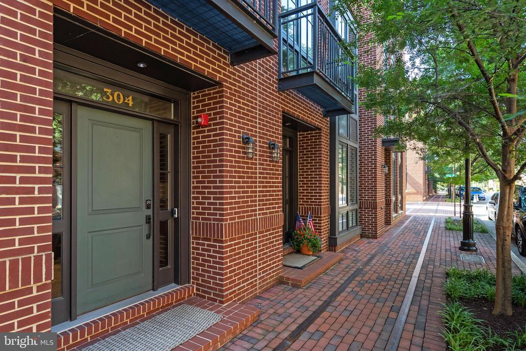 304 S UNION STREET