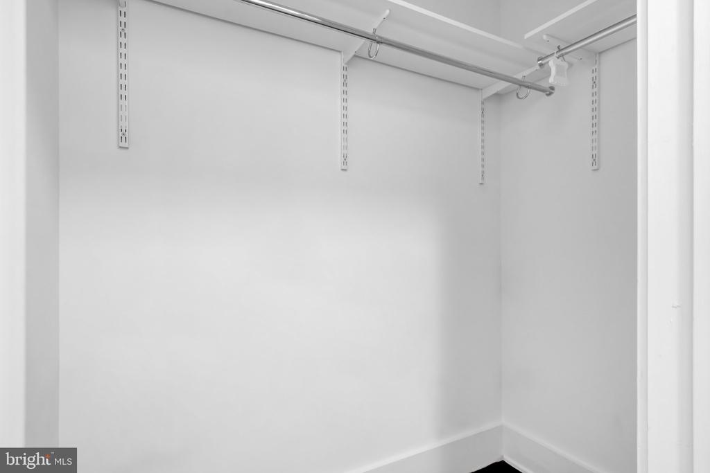 515 N WASHINGTON STREET Unit: 203