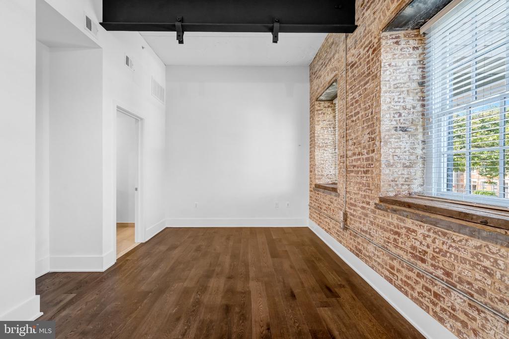 515 N WASHINGTON STREET Unit: 203