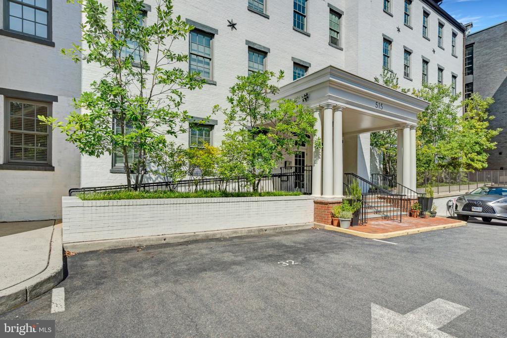 515 N WASHINGTON STREET Unit: 203