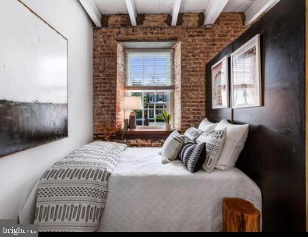 515 N WASHINGTON STREET Unit: 203