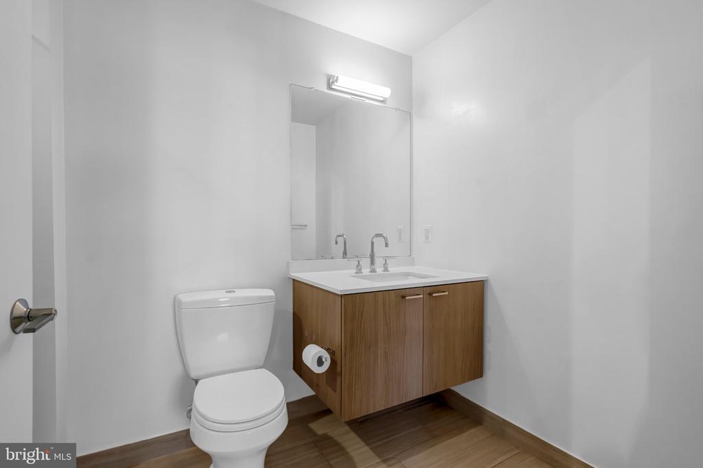 515 N WASHINGTON STREET Unit: 203