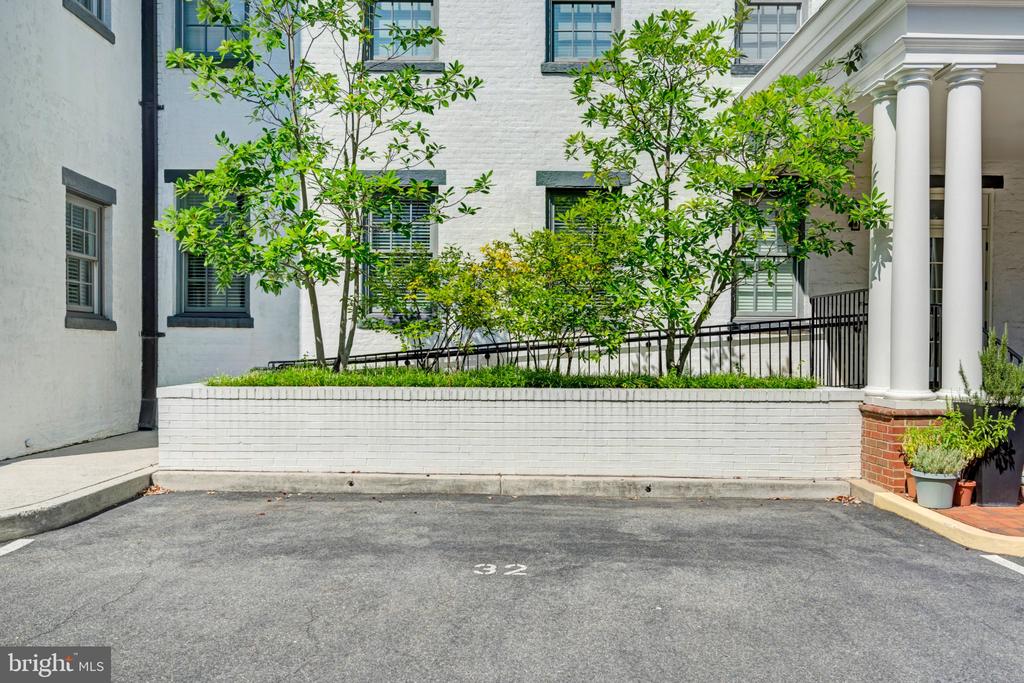 515 N WASHINGTON STREET Unit: 203