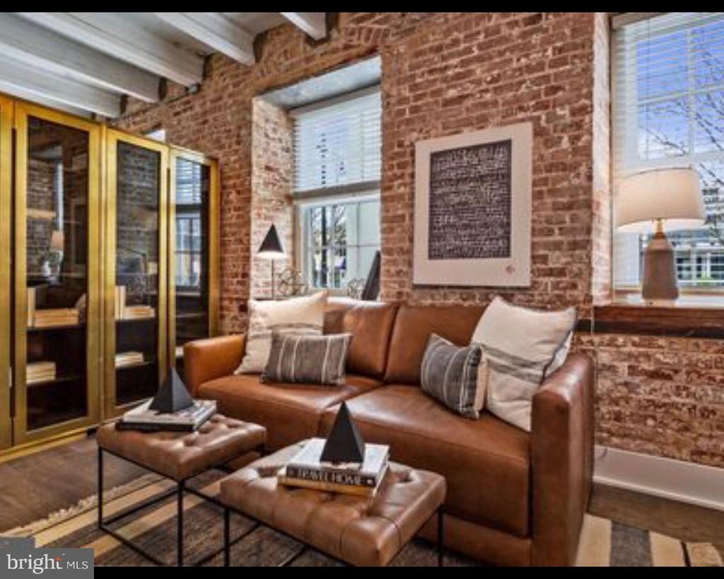515 N WASHINGTON STREET Unit: 203