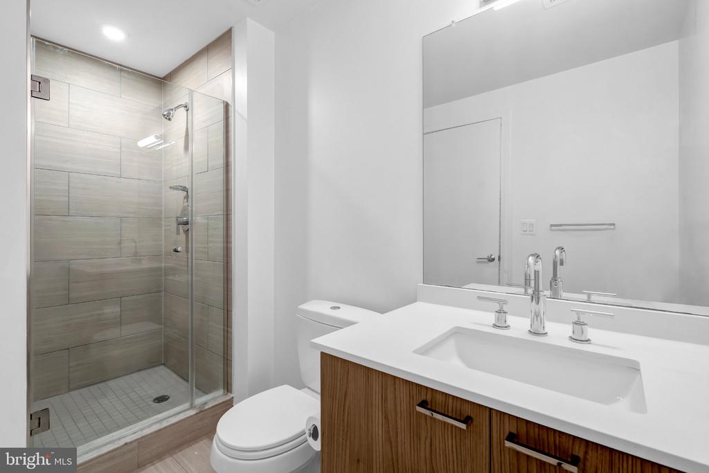 515 N WASHINGTON STREET Unit: 203