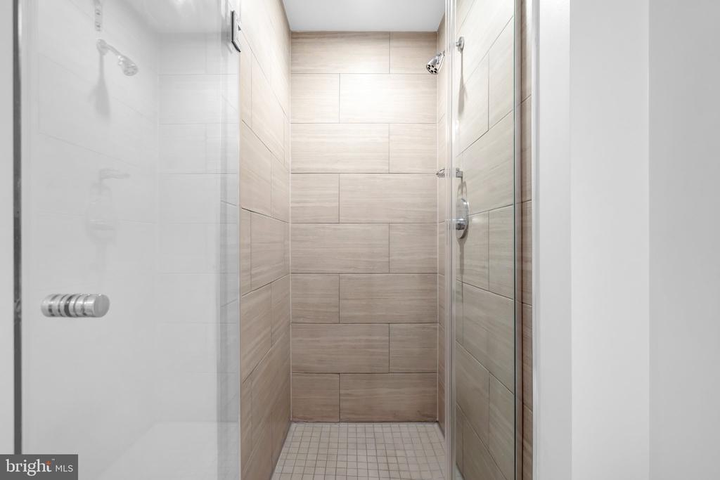 515 N WASHINGTON STREET Unit: 203