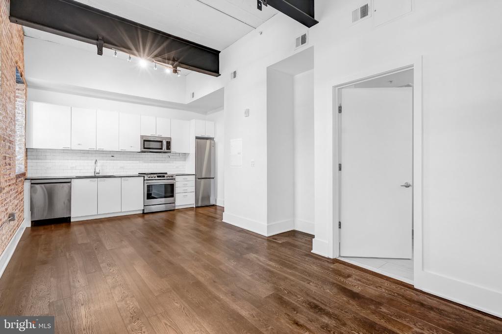 515 N WASHINGTON STREET Unit: 203