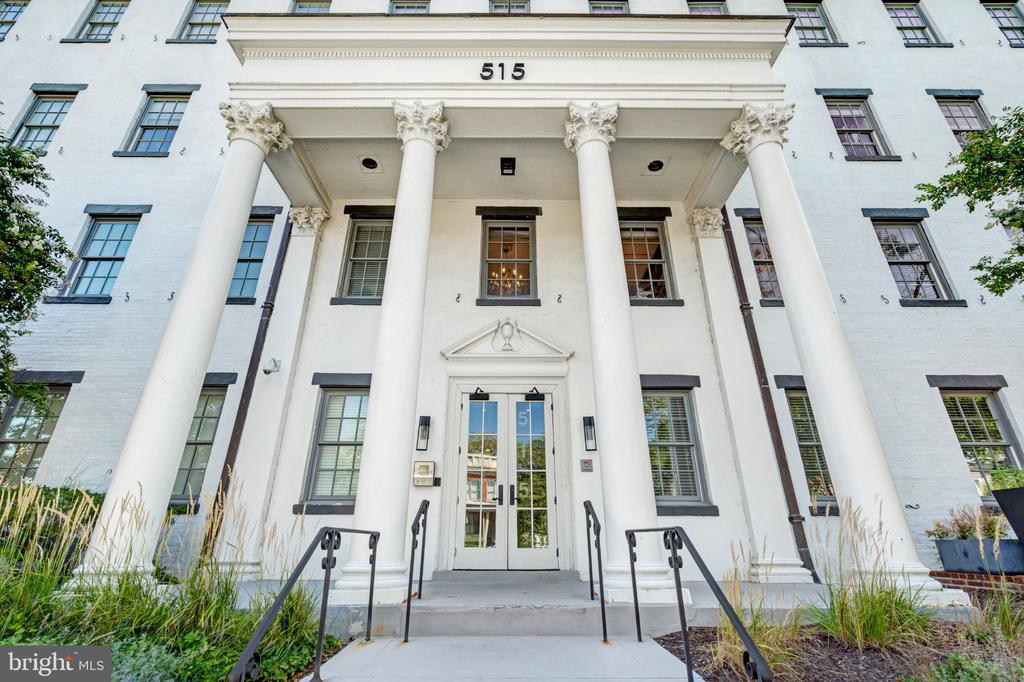515 N WASHINGTON STREET Unit: 203