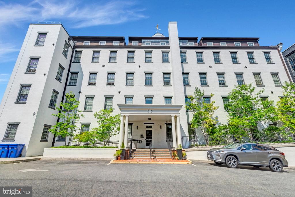 515 N WASHINGTON STREET Unit: 203
