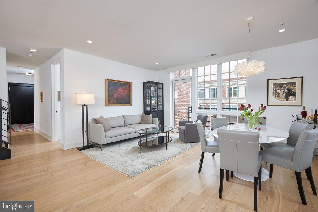 521 N WASHINGTON STREET Unit: 302