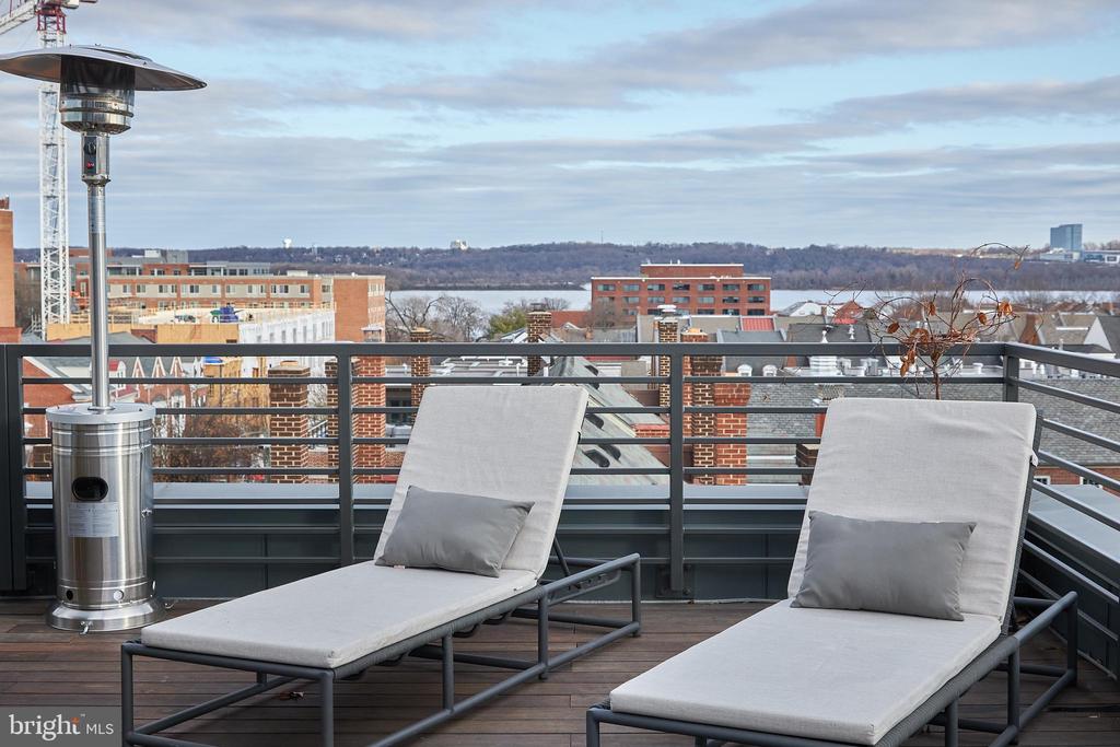 521 N WASHINGTON STREET Unit: 302