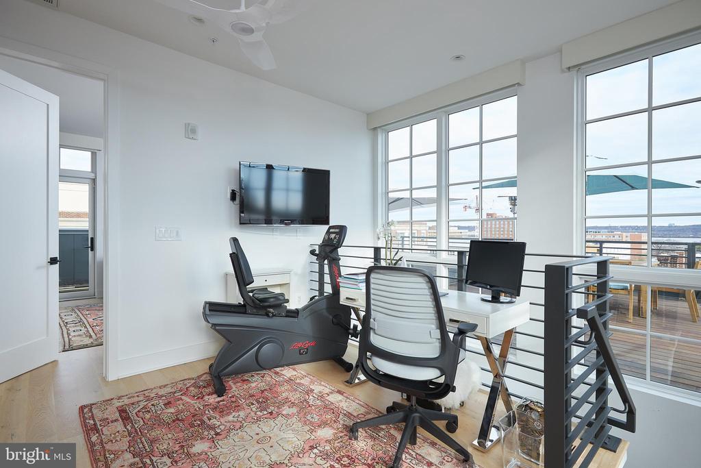 521 N WASHINGTON STREET Unit: 302