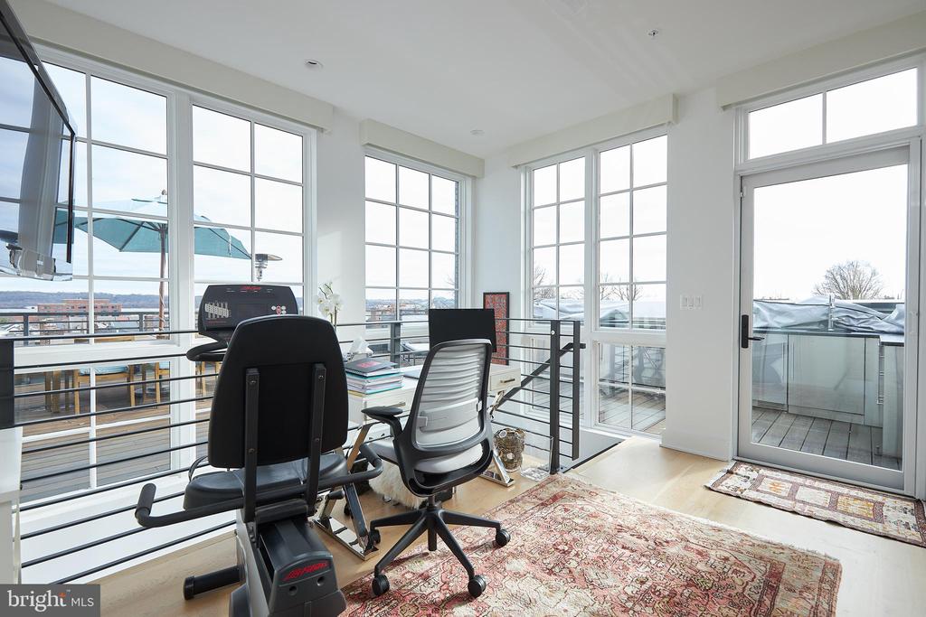 521 N WASHINGTON STREET Unit: 302
