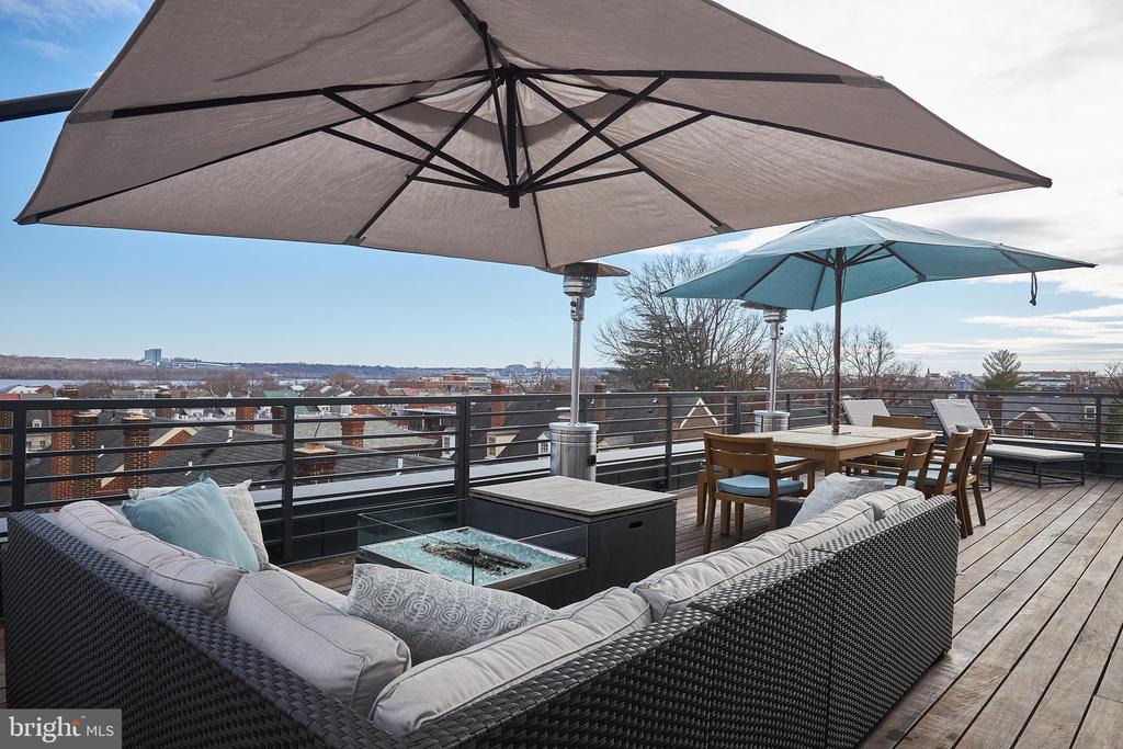 521 N WASHINGTON STREET Unit: 302
