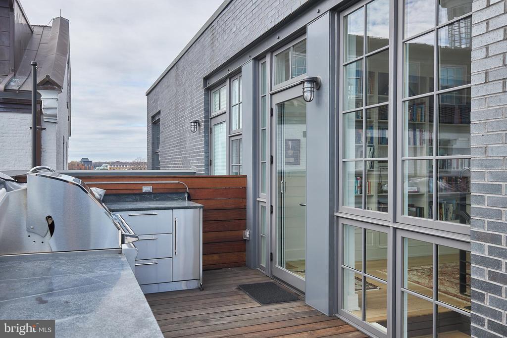521 N WASHINGTON STREET Unit: 302