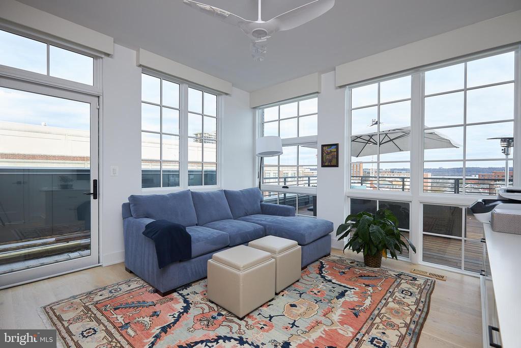 521 N WASHINGTON STREET Unit: 302