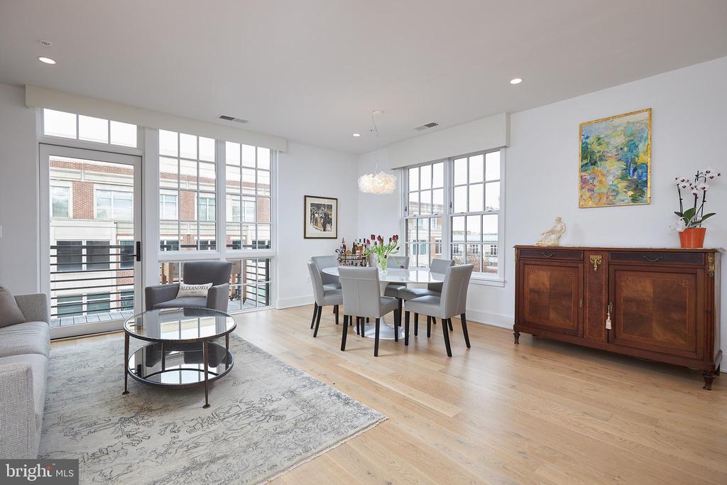 521 N WASHINGTON STREET Unit: 302