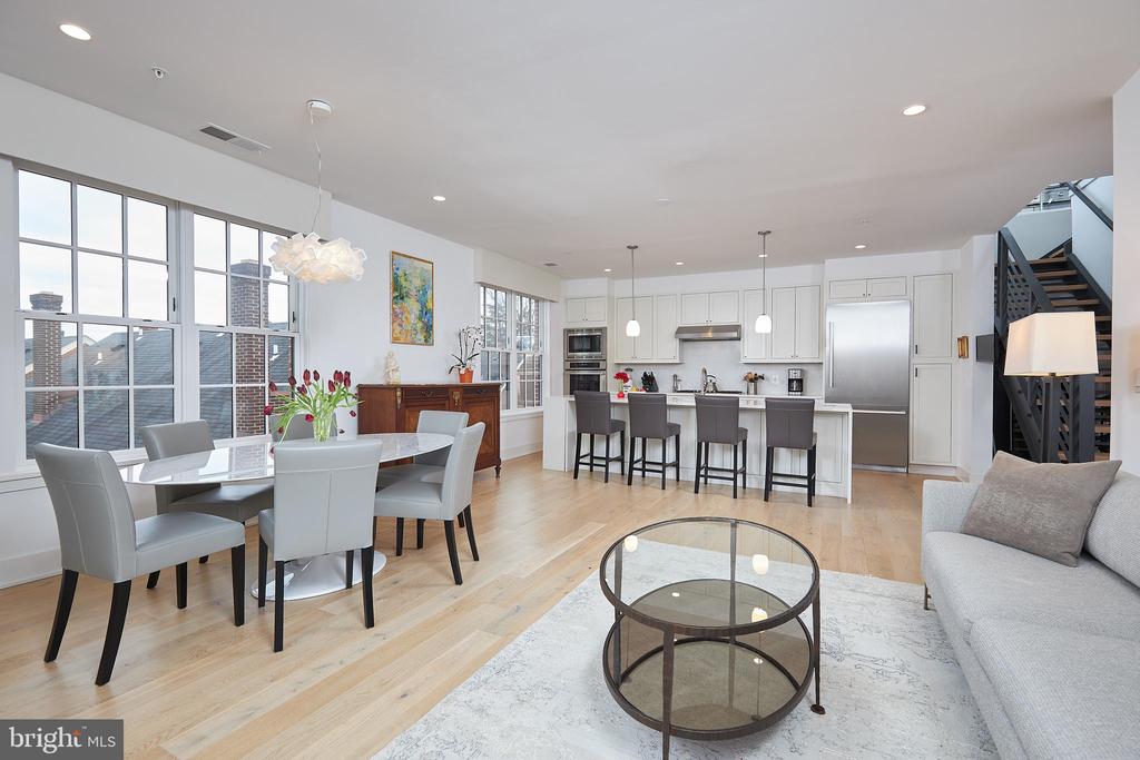 521 N WASHINGTON STREET Unit: 302
