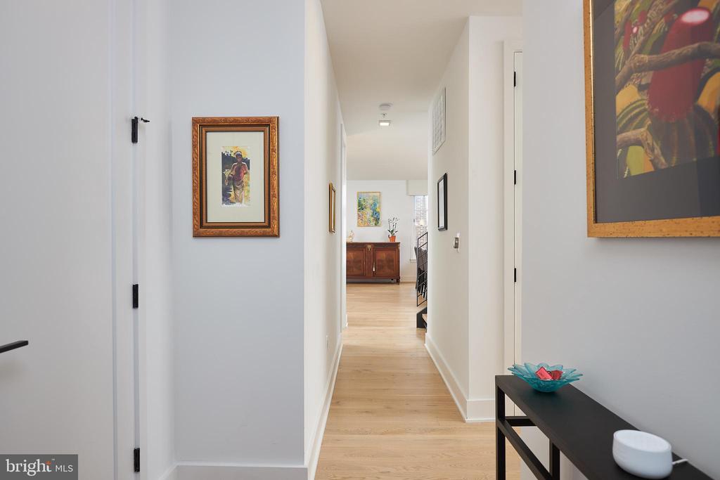 521 N WASHINGTON STREET Unit: 302