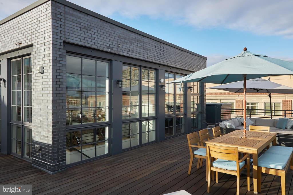 521 N WASHINGTON STREET Unit: 302