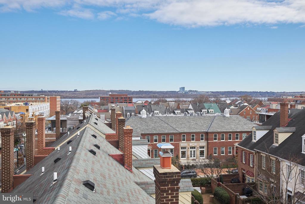 521 N WASHINGTON STREET Unit: 302
