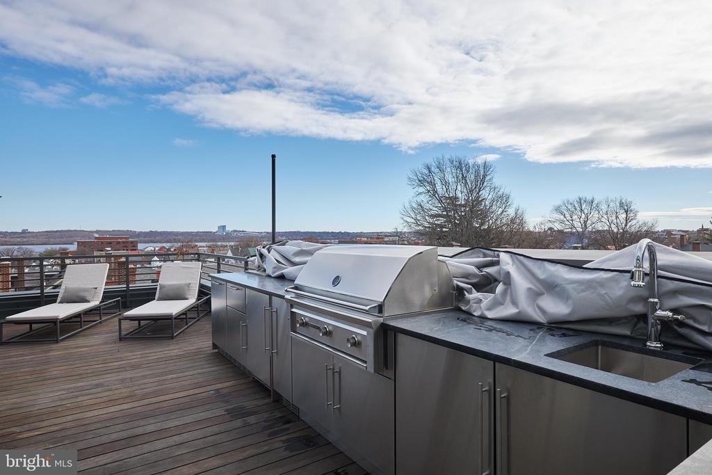 521 N WASHINGTON STREET Unit: 302