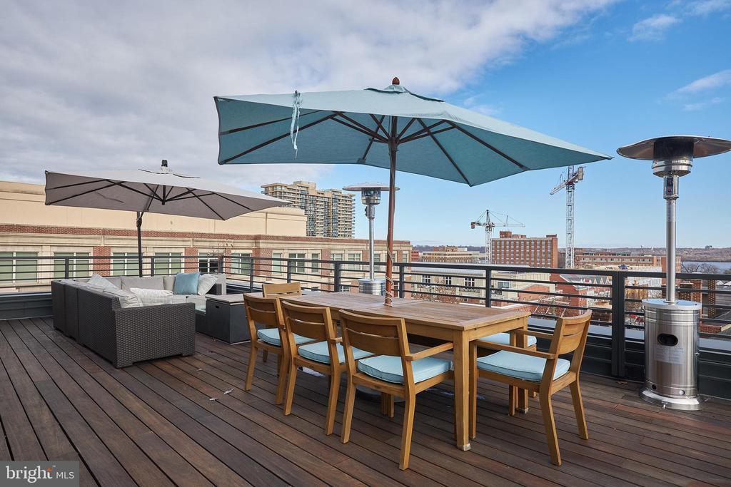 521 N WASHINGTON STREET Unit: 302