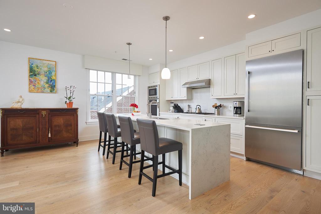 521 N WASHINGTON STREET Unit: 302