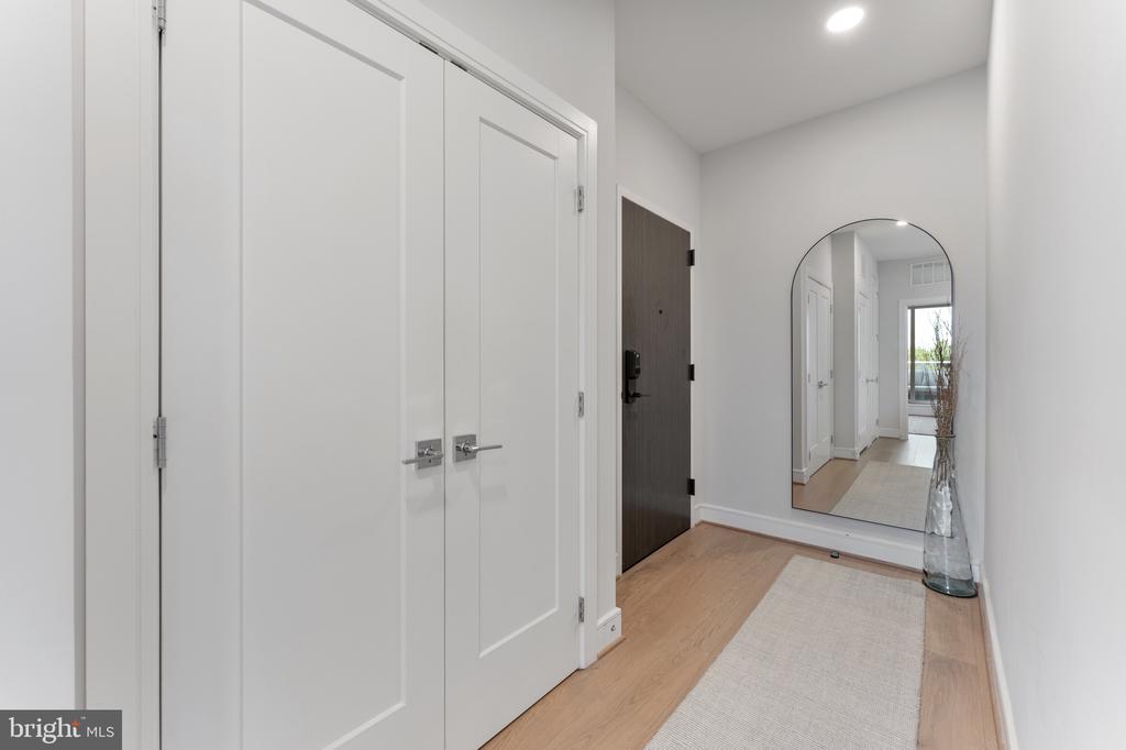 635 SLATERS LANE Unit: 306