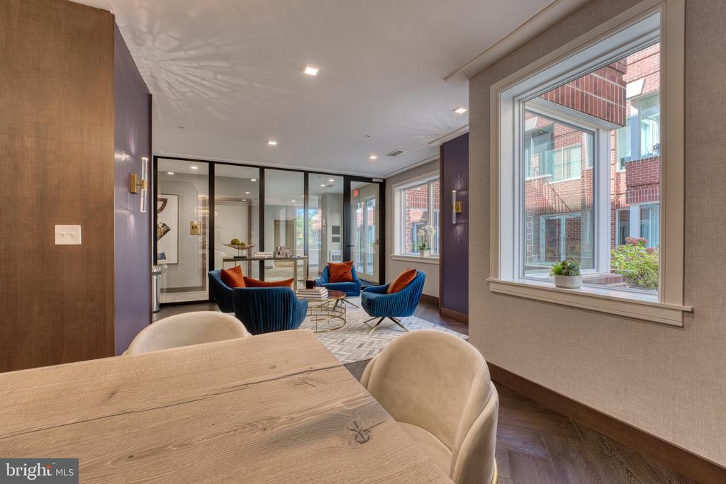 635 SLATERS LANE Unit: 306