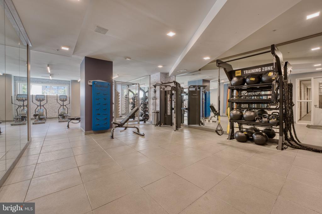 635 SLATERS LANE Unit: 306