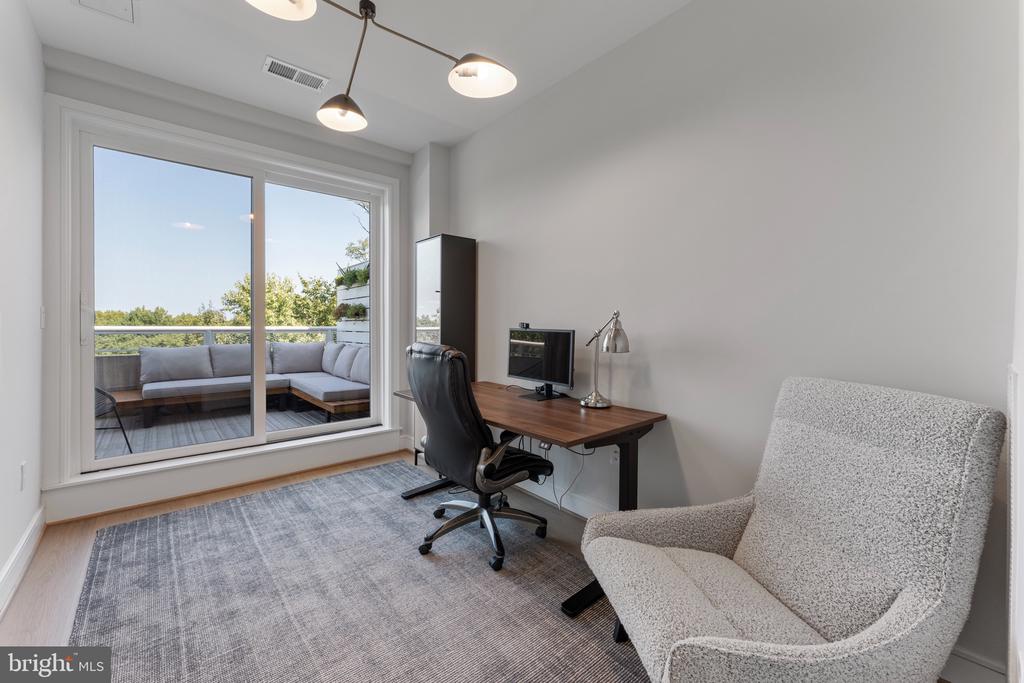 635 SLATERS LANE Unit: 306