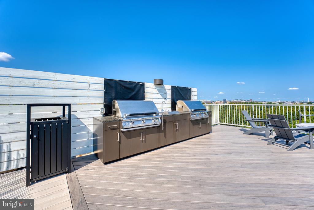 635 SLATERS LANE Unit: 306