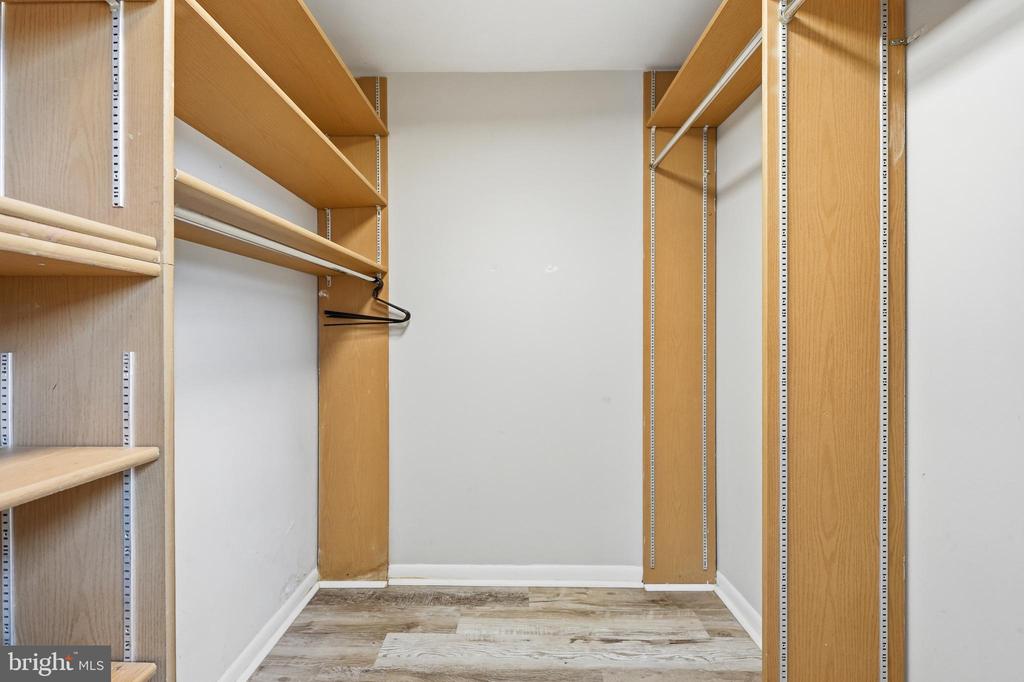 4600 DUKE STREET Unit: 519