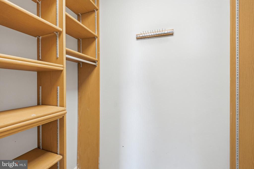 4600 DUKE STREET Unit: 519